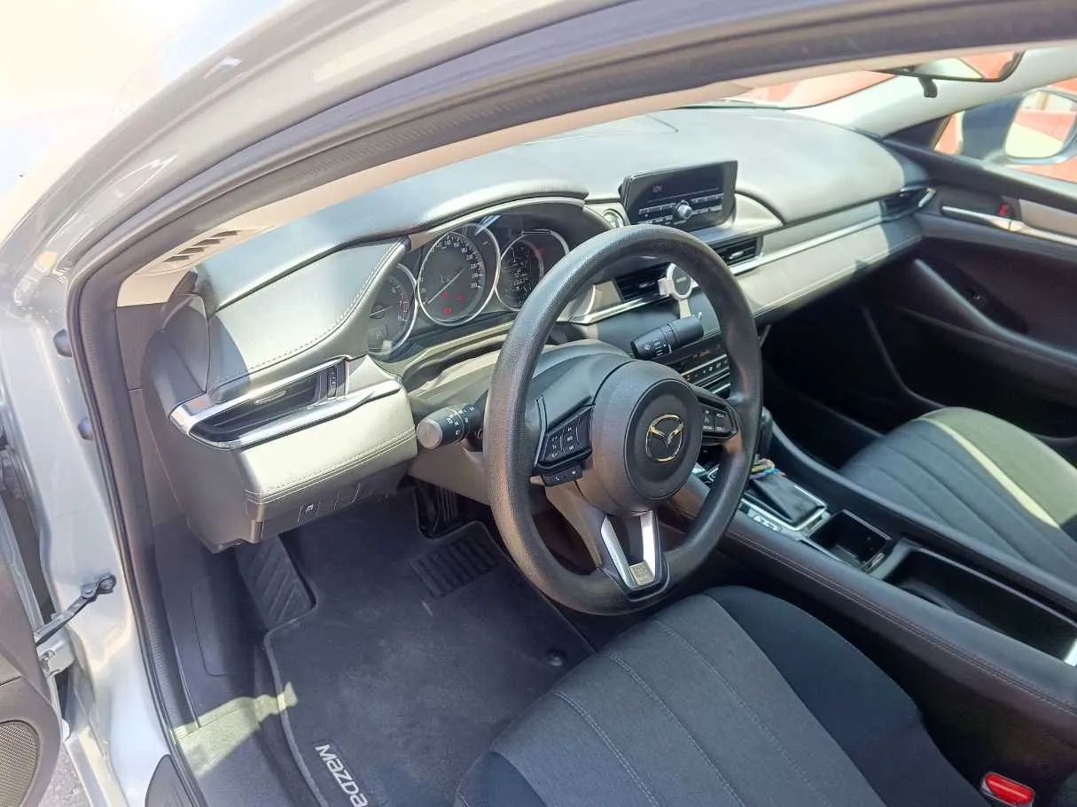 Car image 9