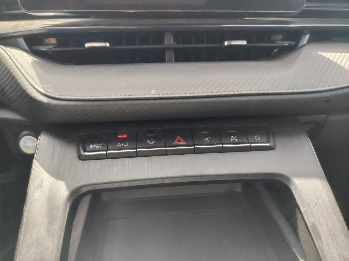 Car image 25