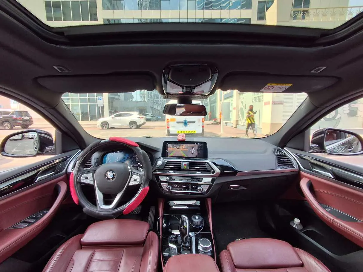Car image 17