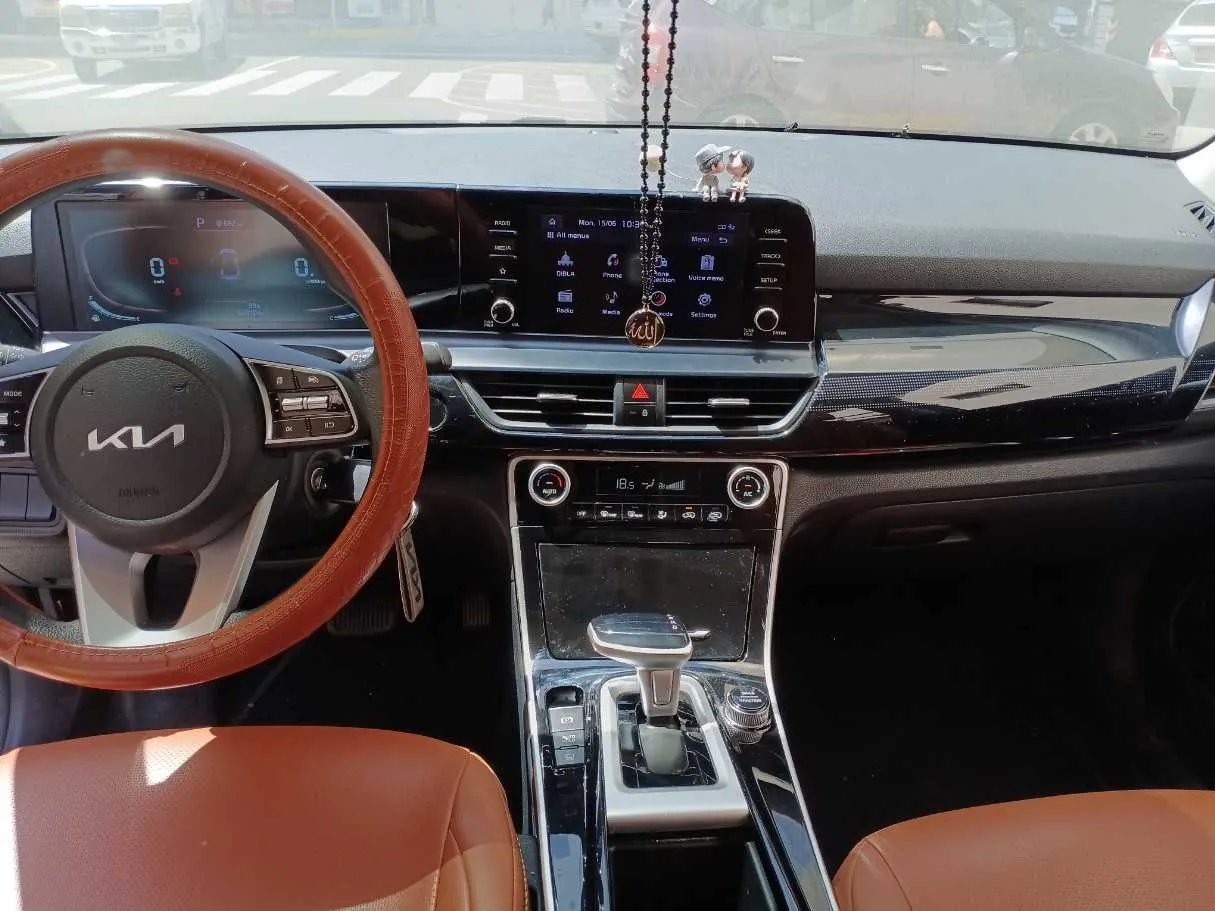 Car image 15