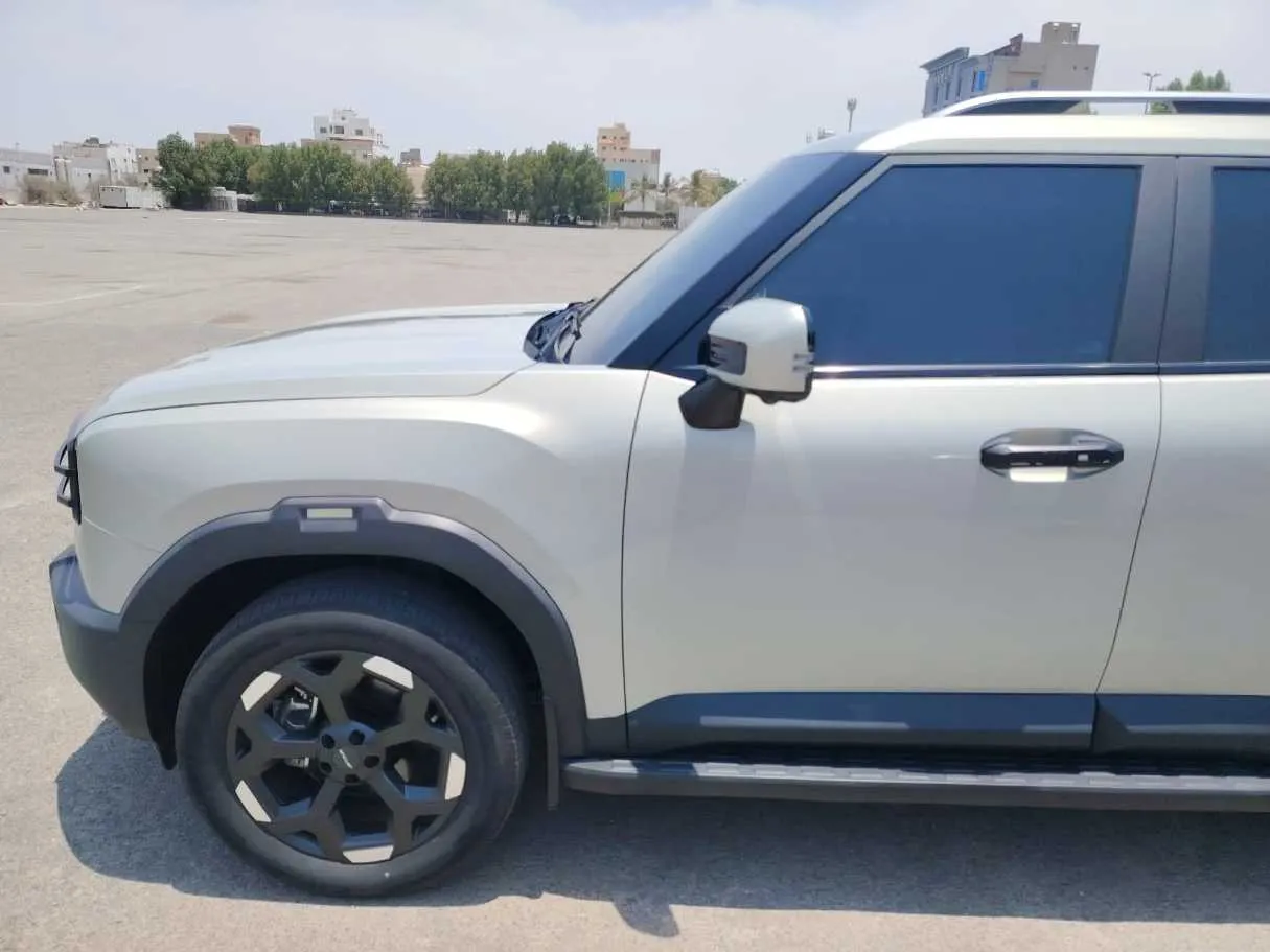 Car image 9