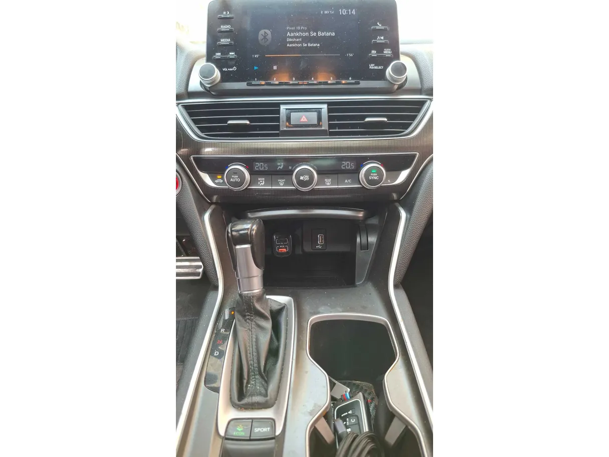 Car image 16