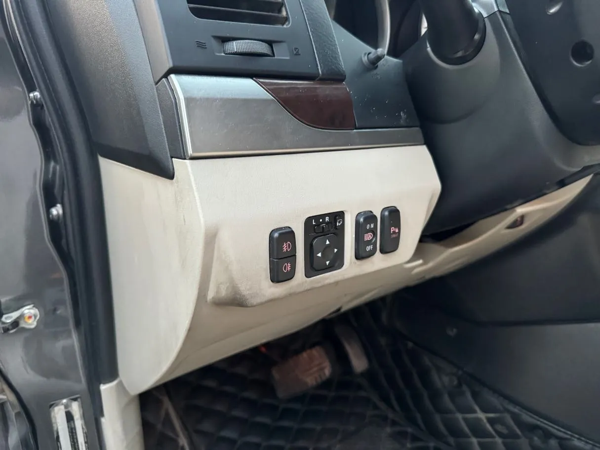 Car image 25