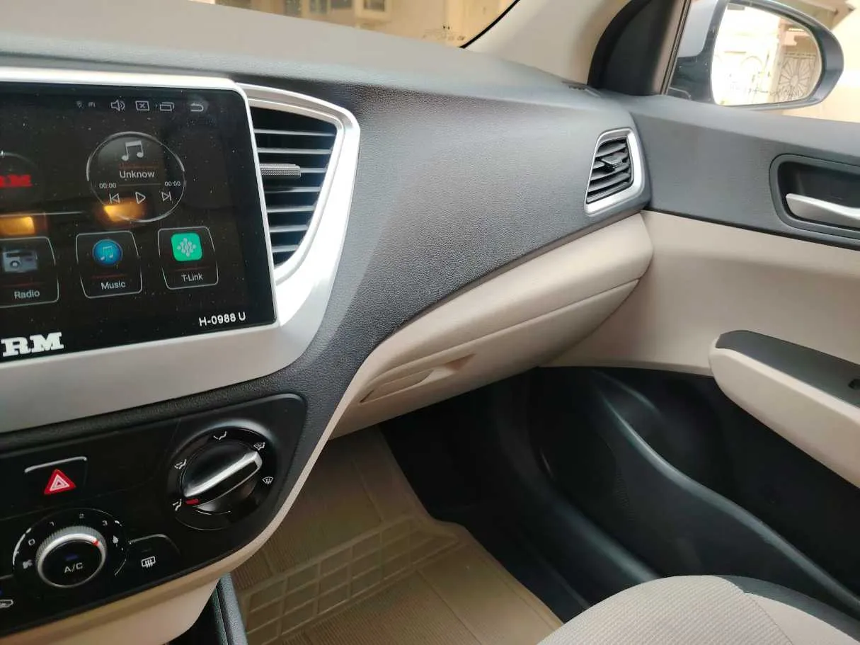 Car image 26