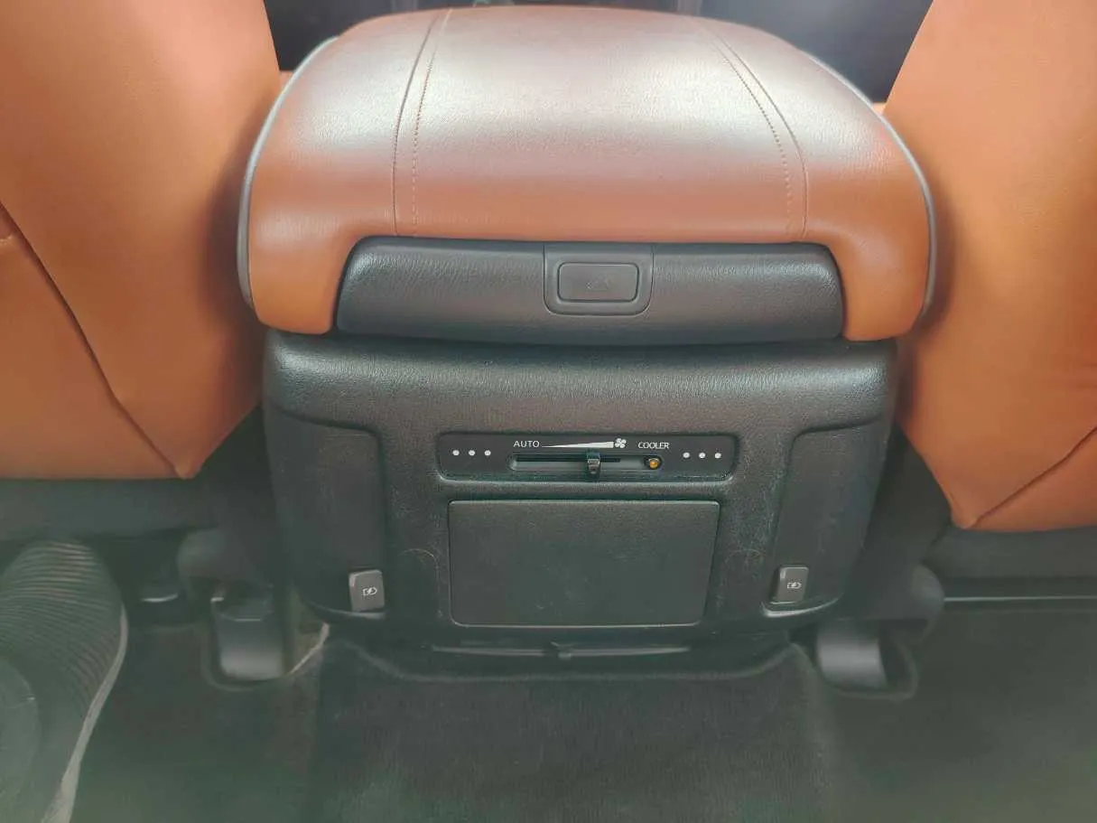 Car image 34