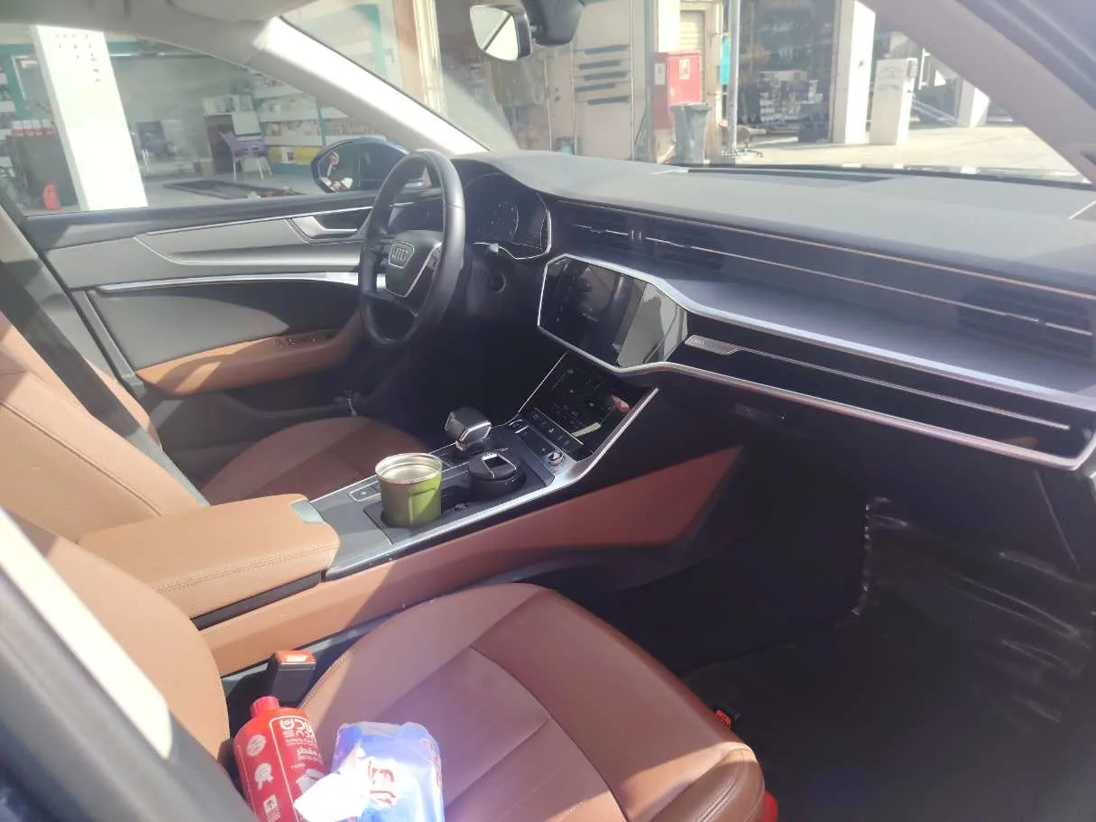 Car image 13