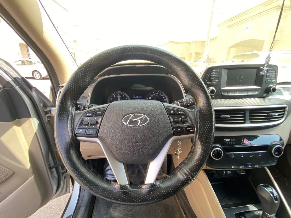 Car image 17