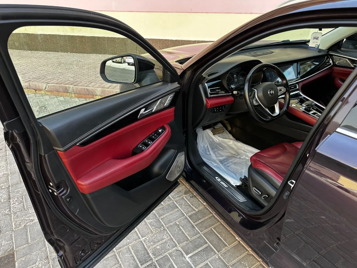 Car image 10