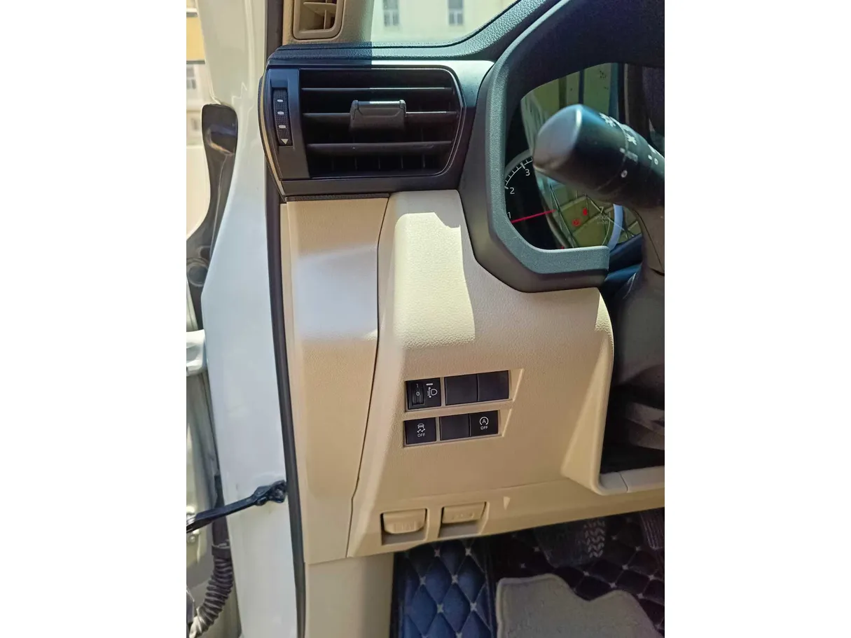 Car image 38