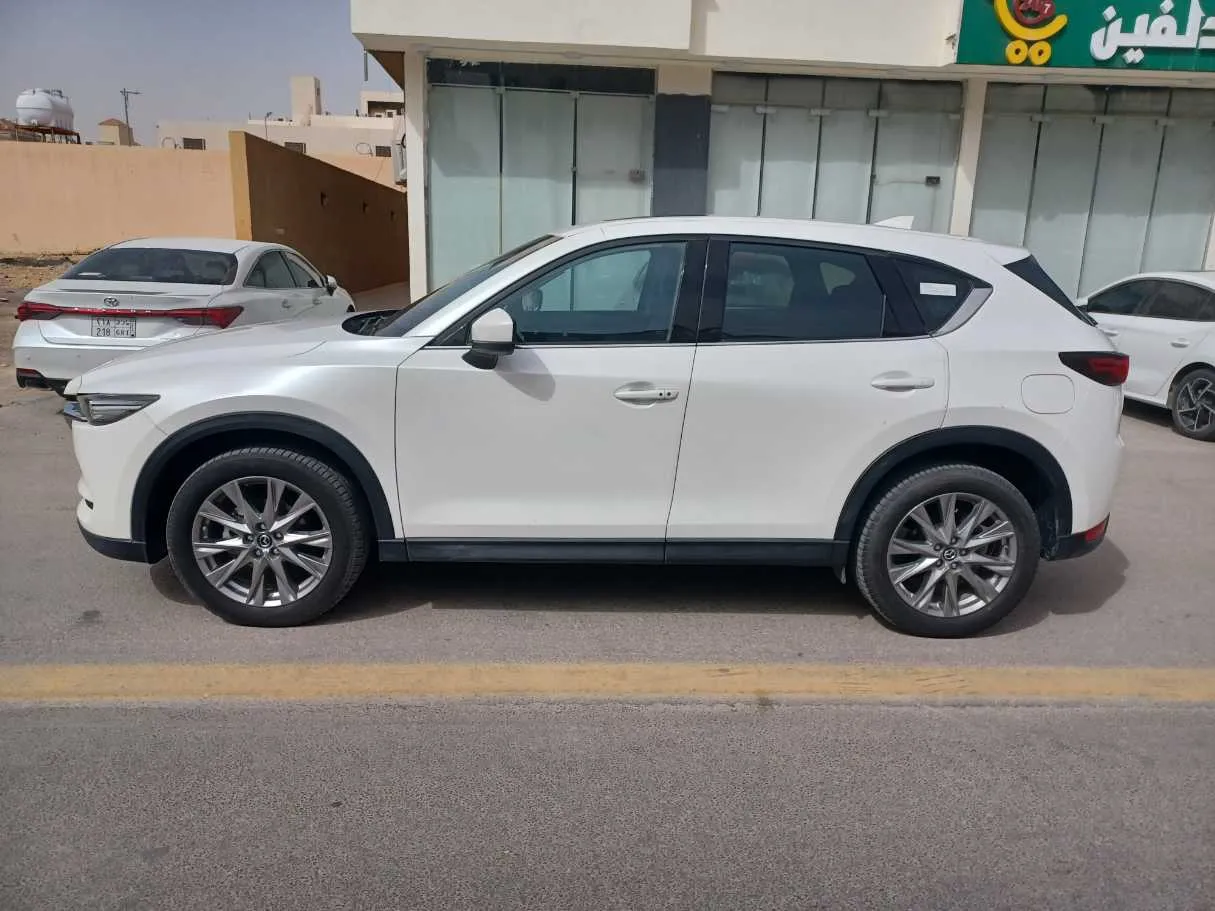 Car image 8