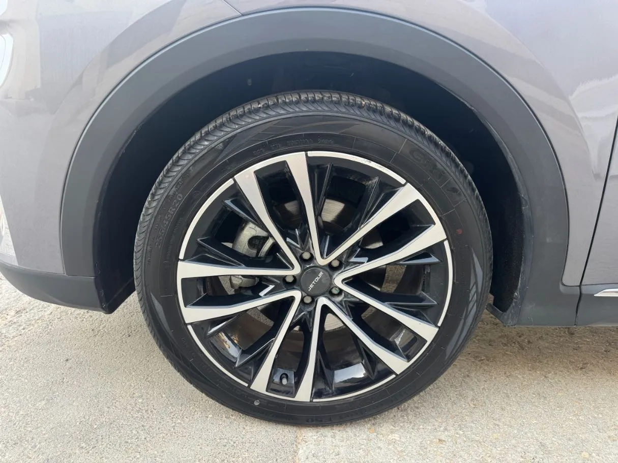 Car image 9