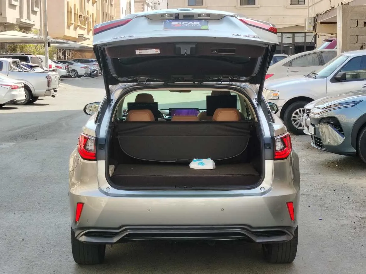 Car image 26