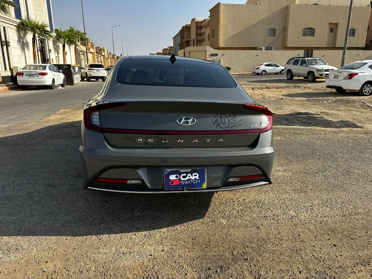 Car image 6