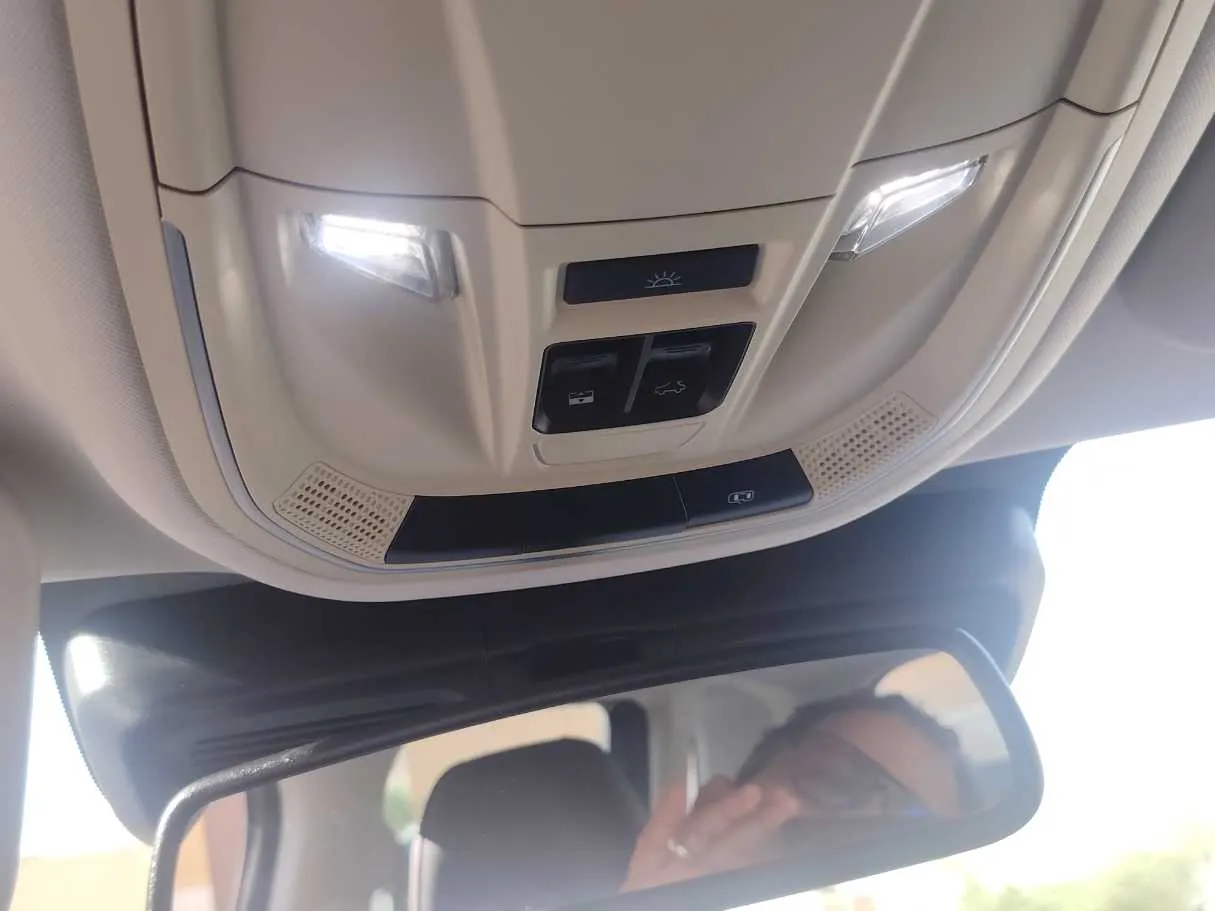 Car image 24