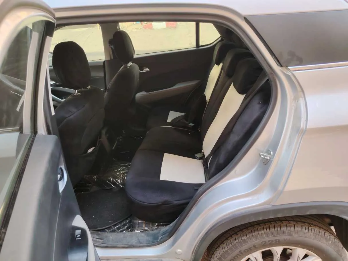 Car image 15