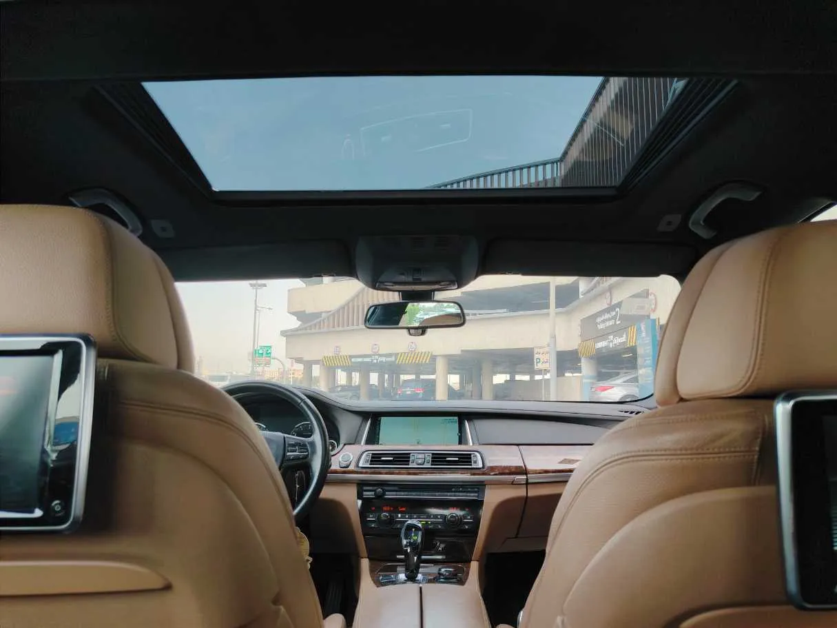 Car image 17