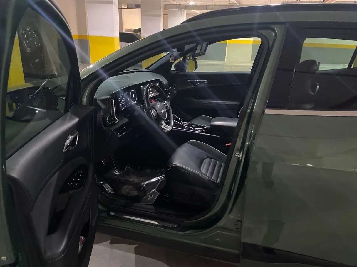 Car image 12