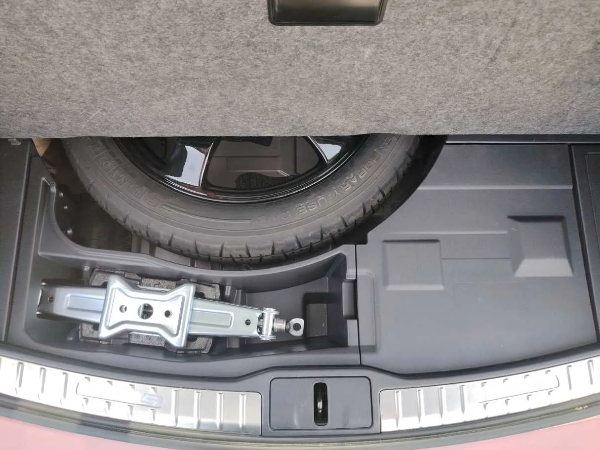 Car image 43