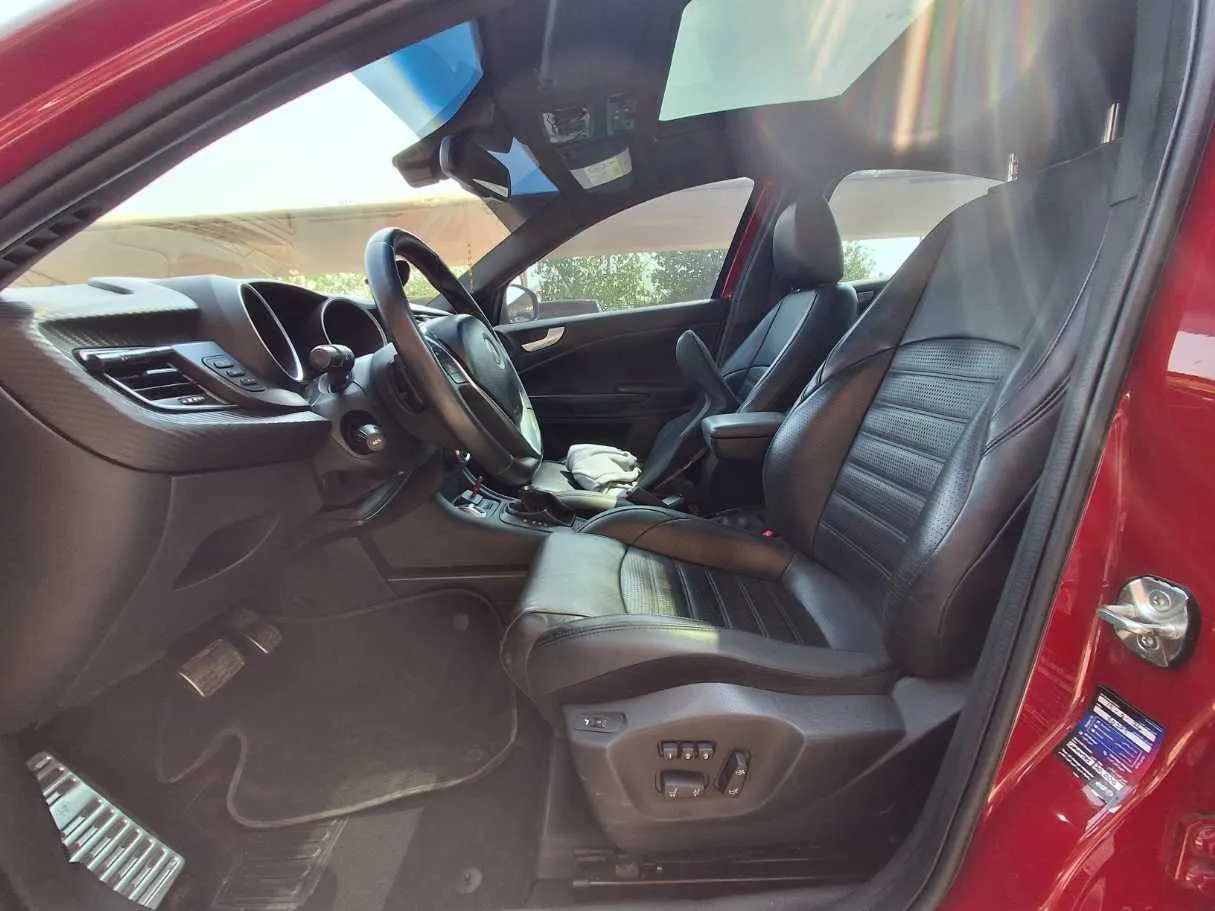 Car image 12