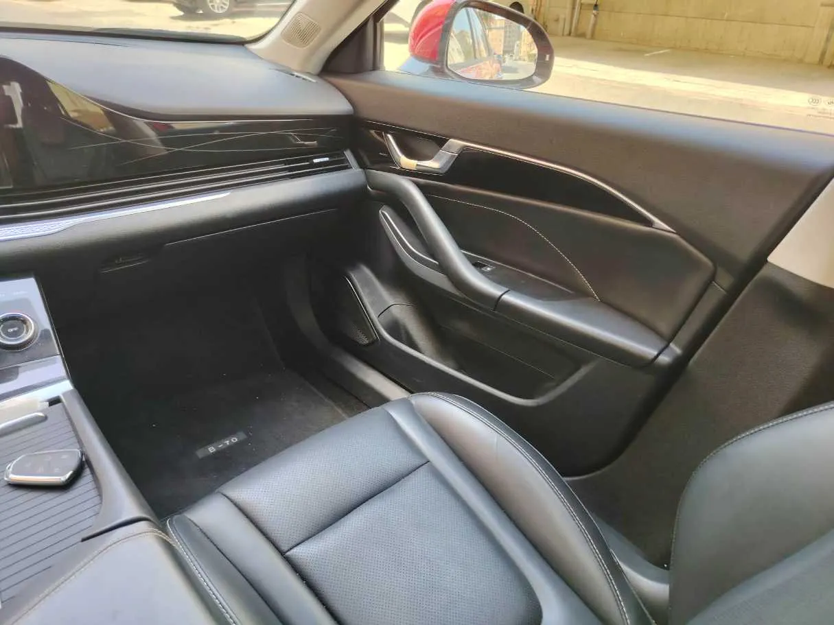 Car image 38