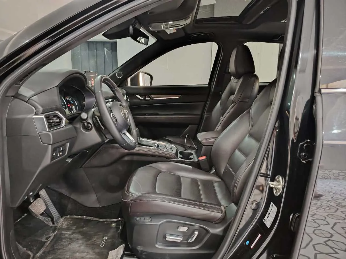 Car image 15