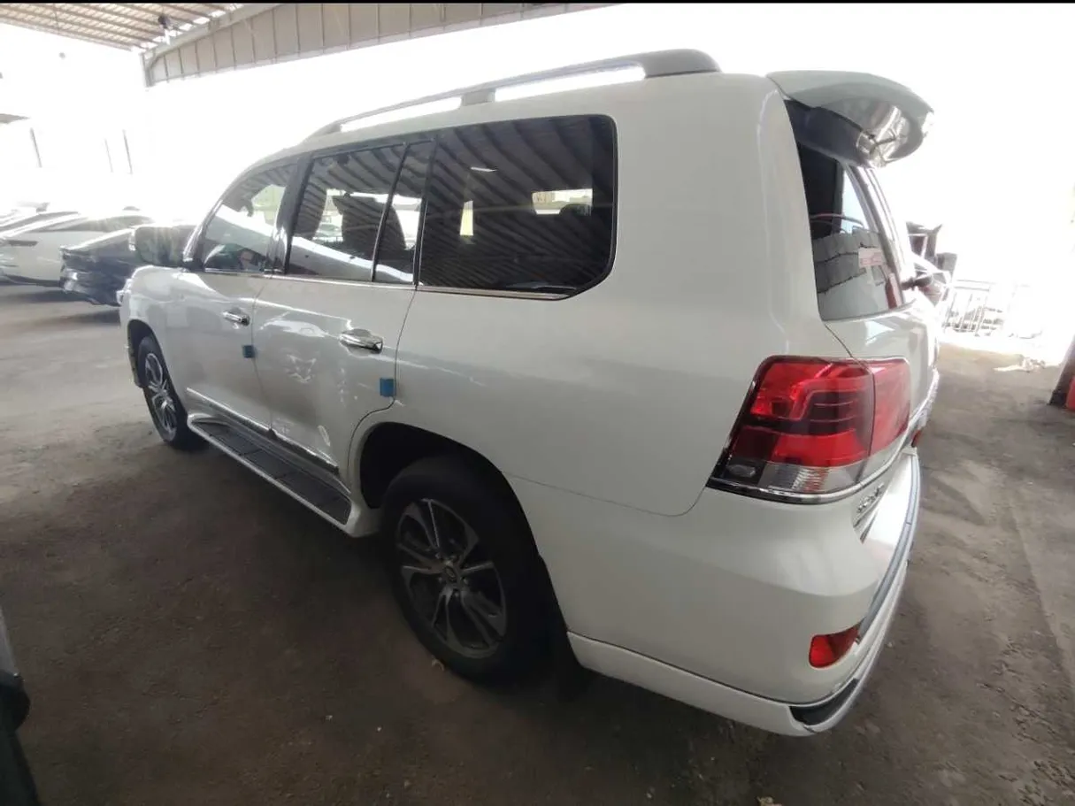 Car image 8