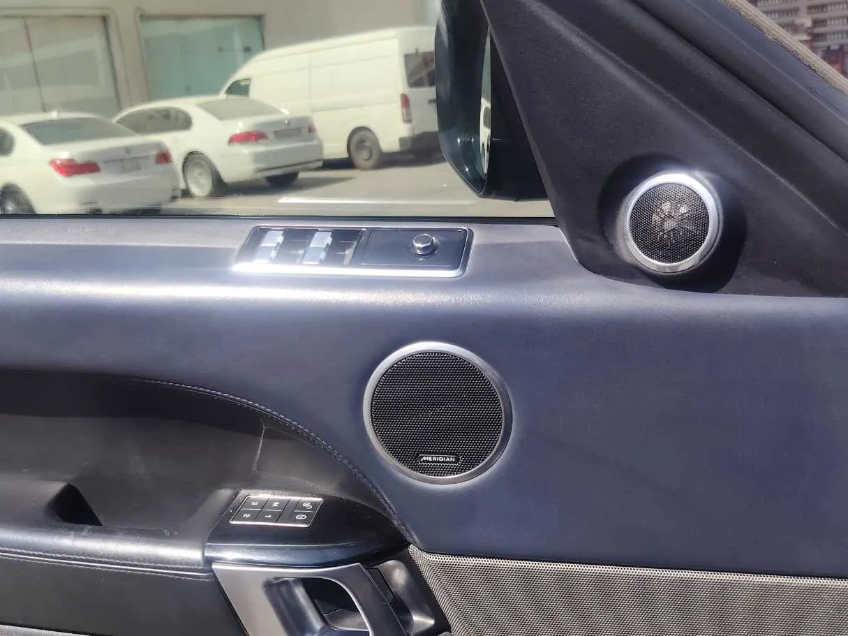 Car image 28