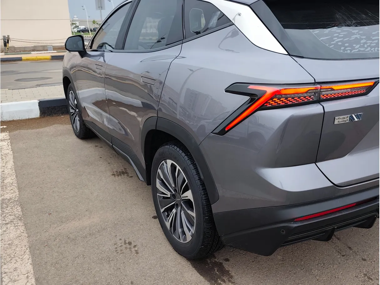 Car image 4
