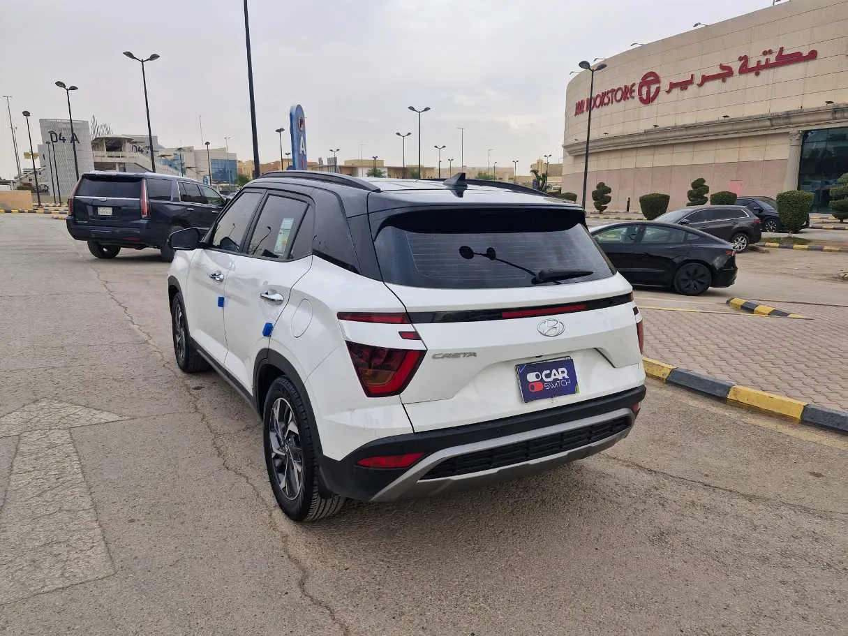 Car image 8