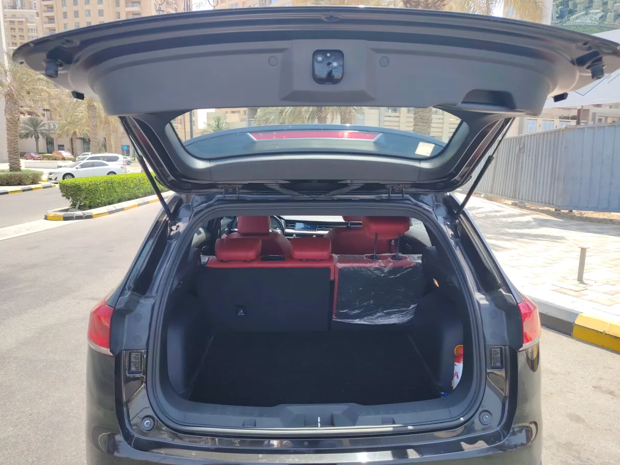 Car image 24