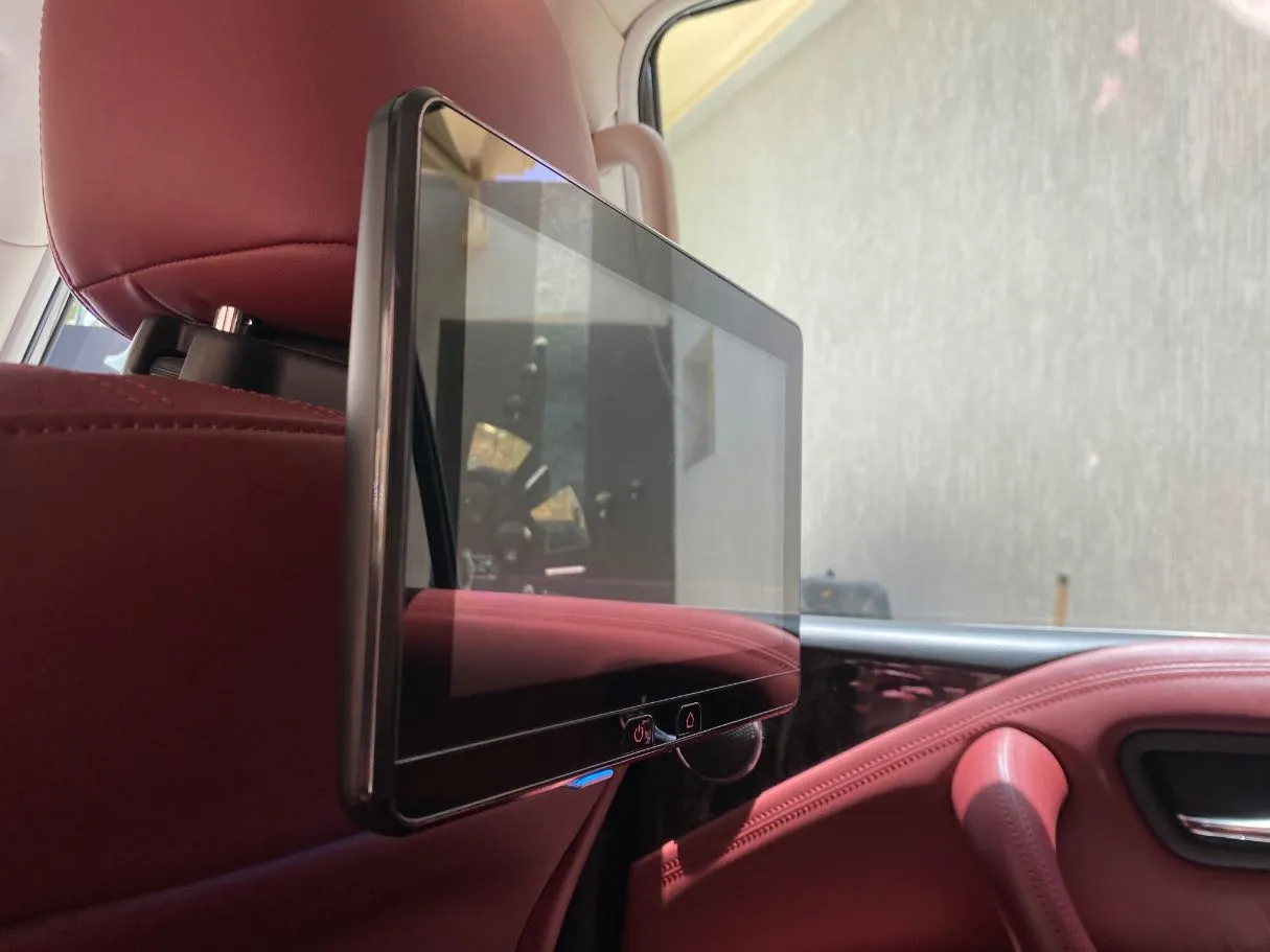 Car image 28