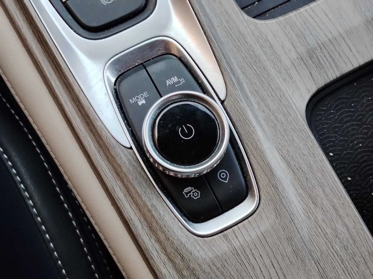 Car image 21