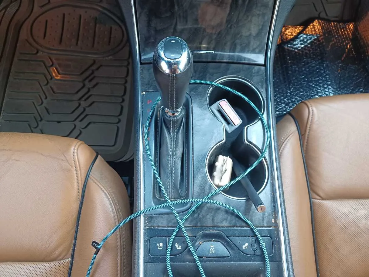 Car image 14