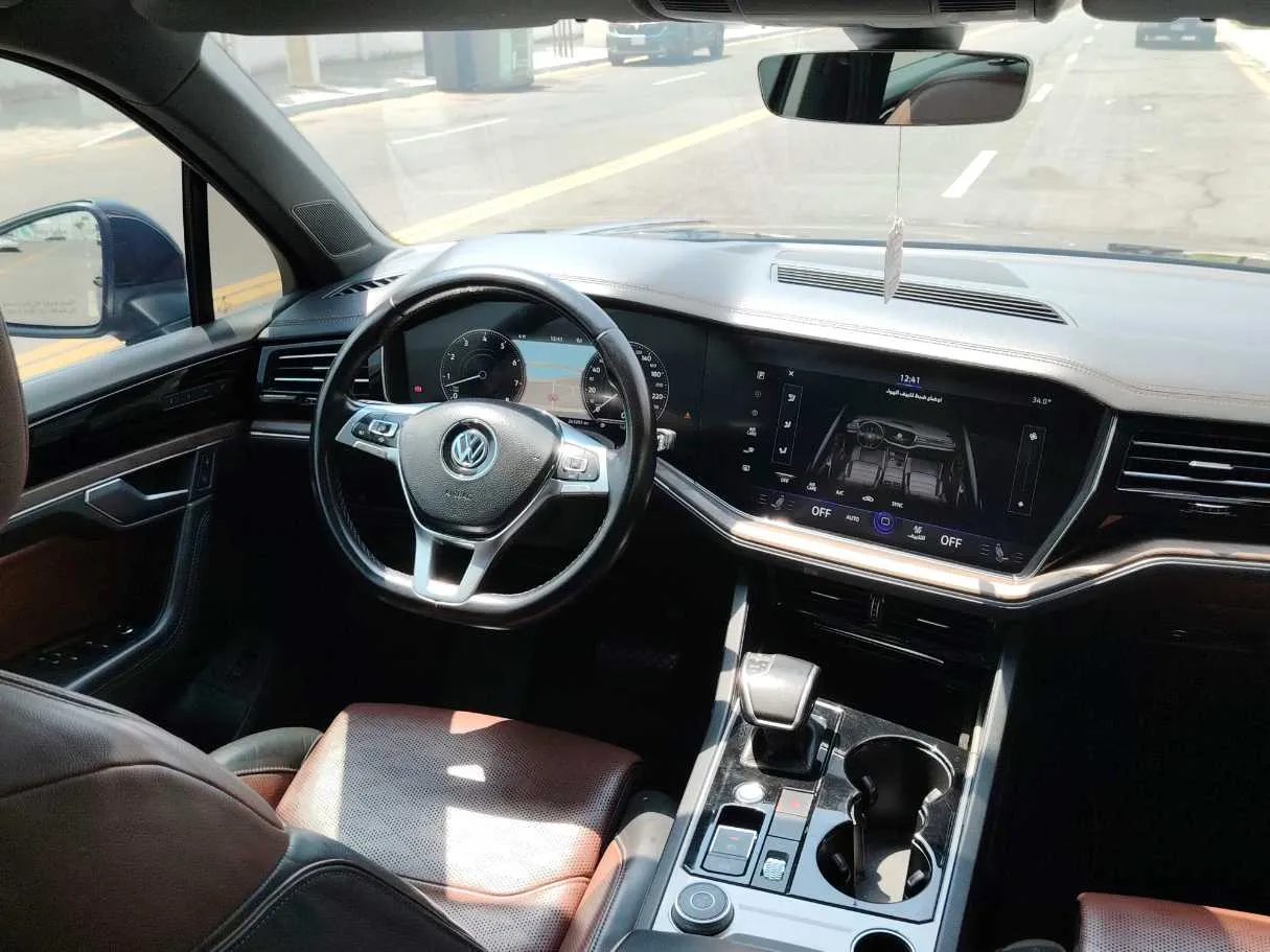 Car image 28