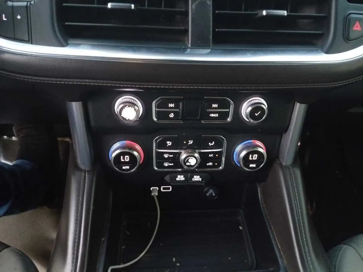 Car image 26