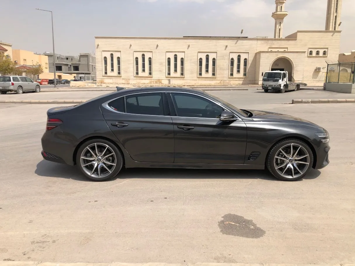 Car image 4