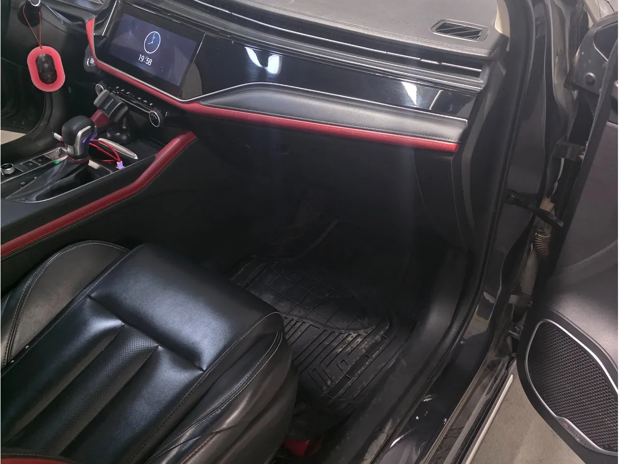 Car image 7