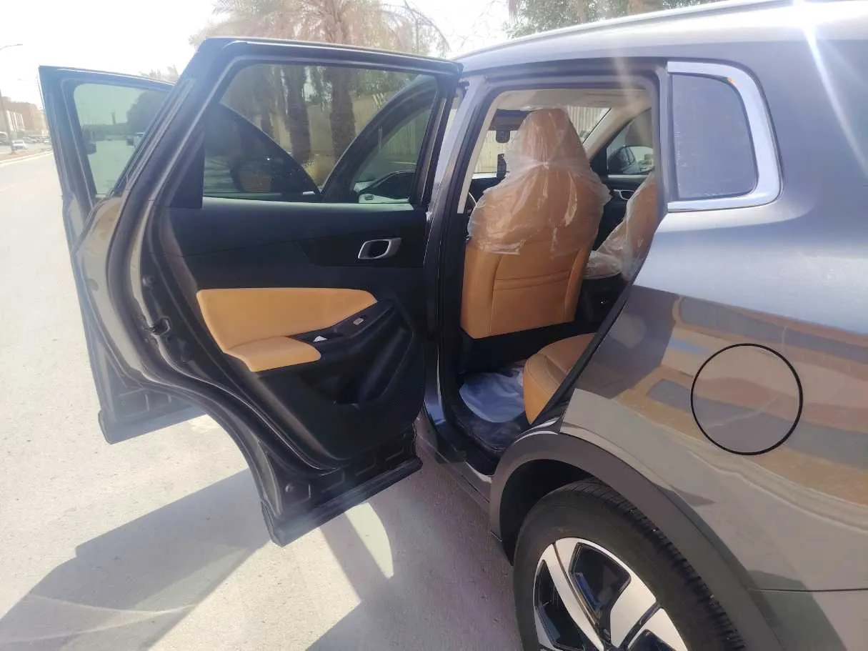 Car image 15