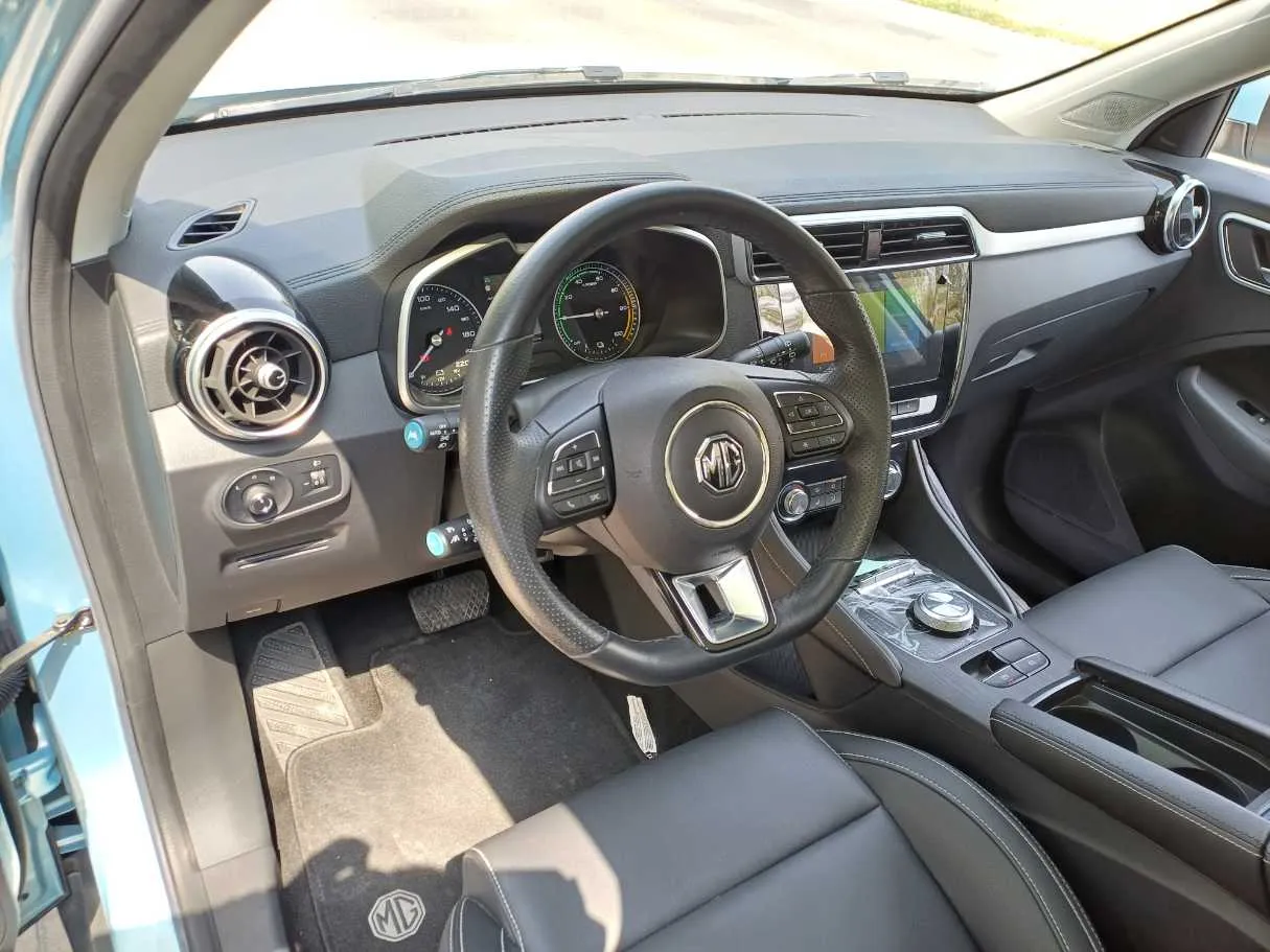 Car image 11