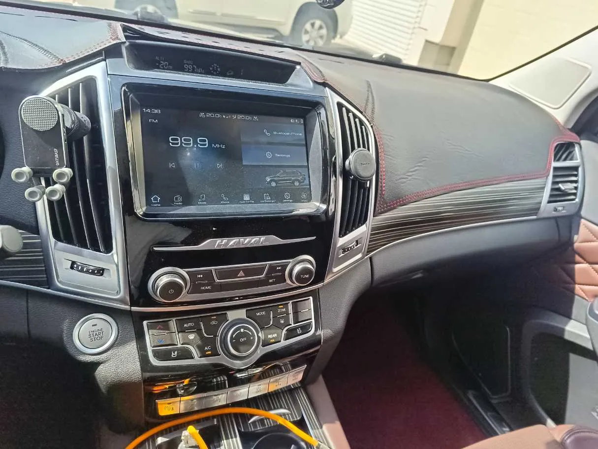 Car image 25