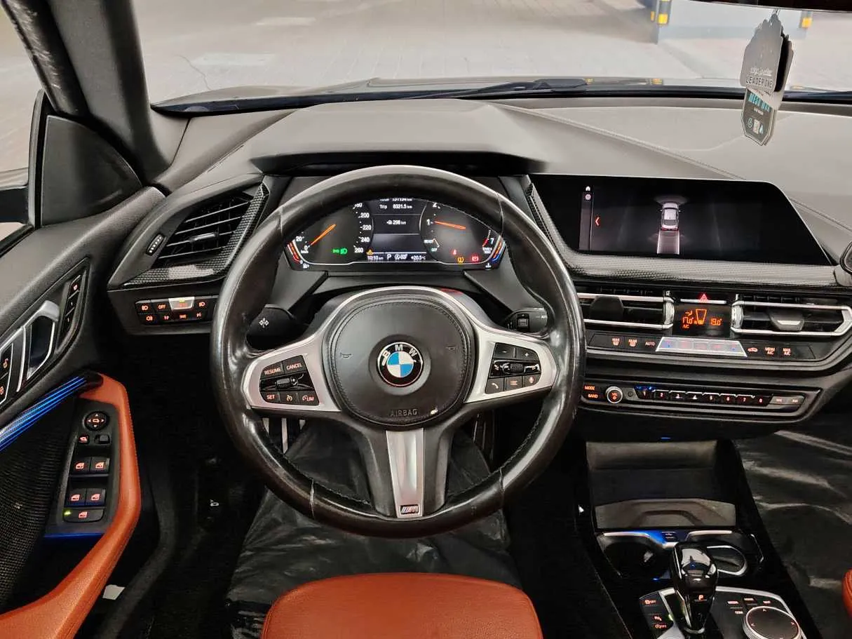 Car image 18