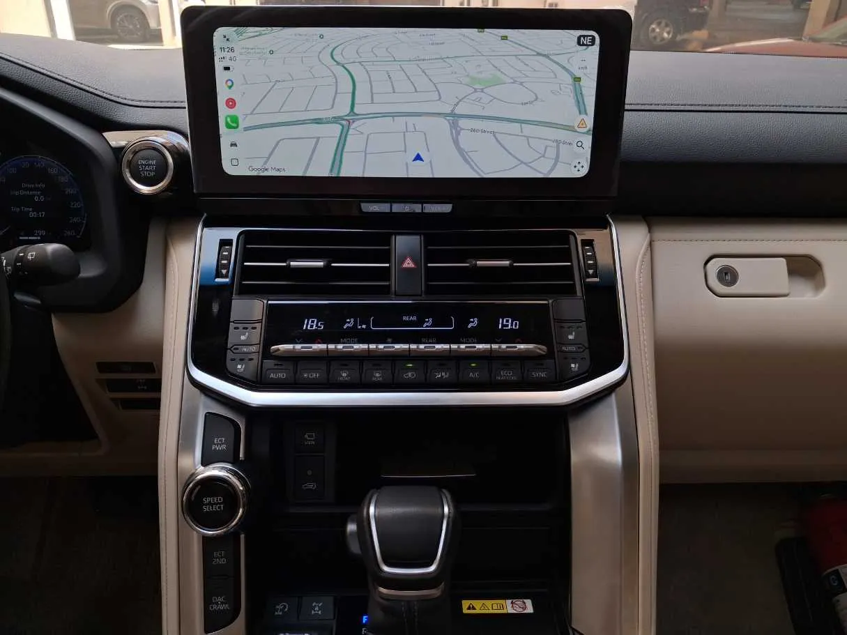 Car image 18