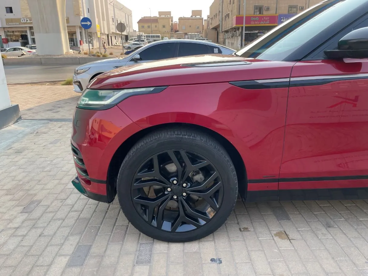 Car image 9