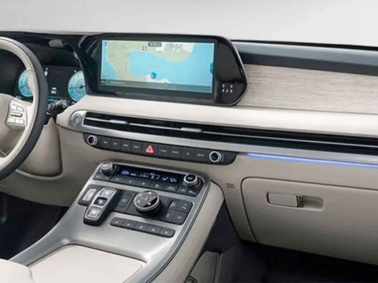 Car image 4