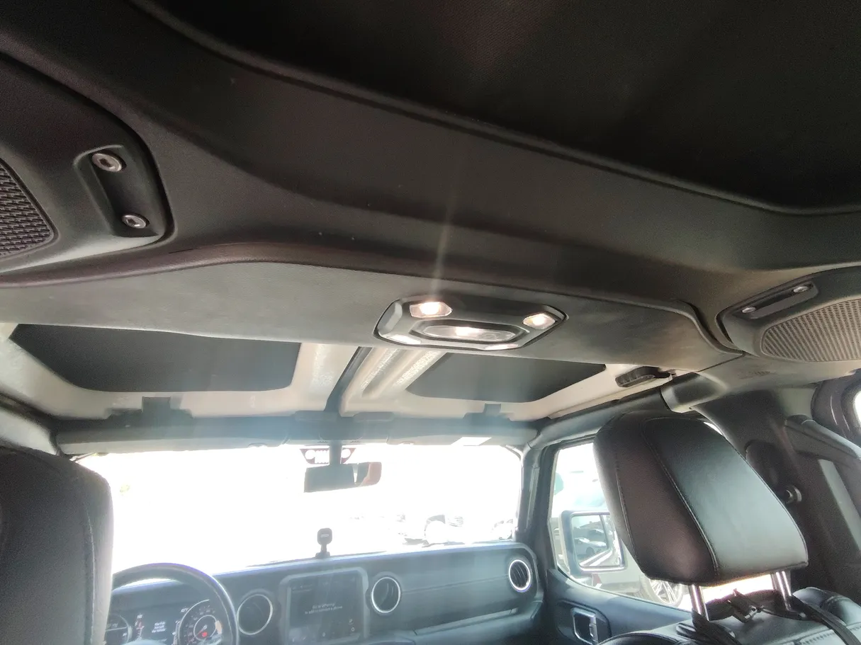 Car image 15