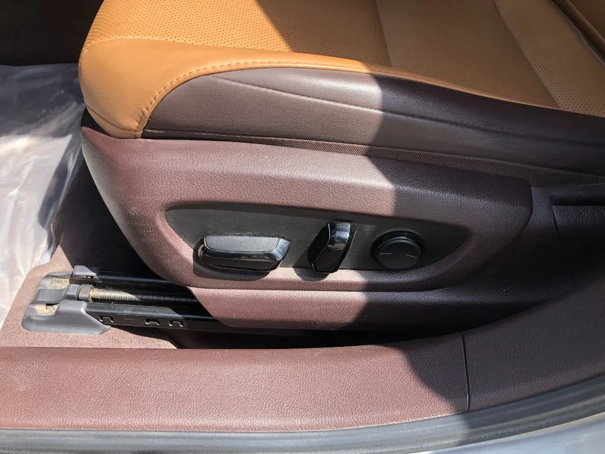 Car image 22
