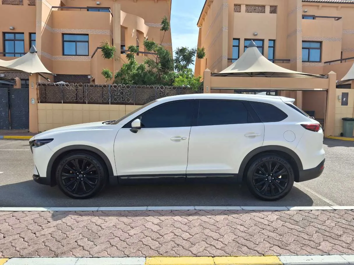 Car image 4