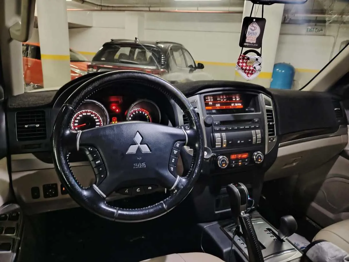 Car image 27