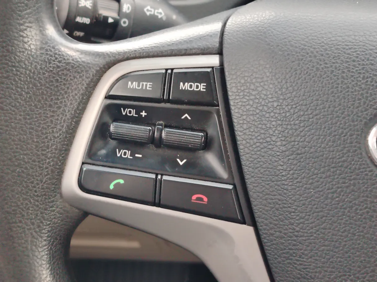 Car image 26