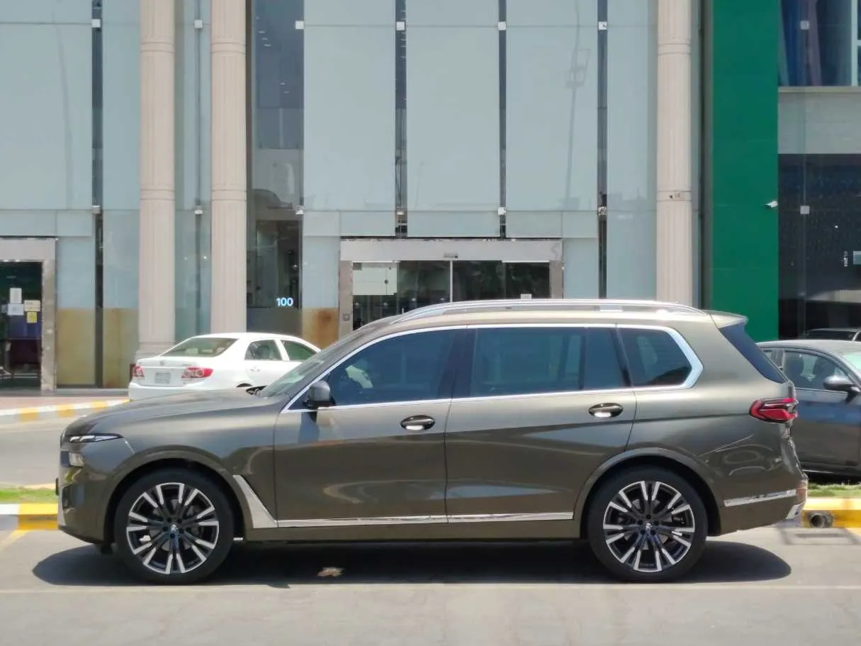 Car image 8